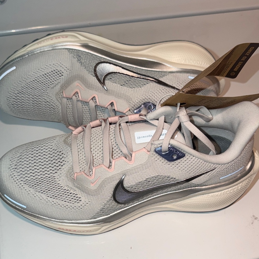 Nike Women's Cream and Pink Sneakers